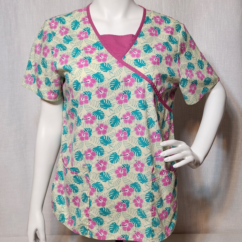 Scrubs By Nick And Sarah Scrubs Top Monstera Leaf Floral Medium Cotton Blend